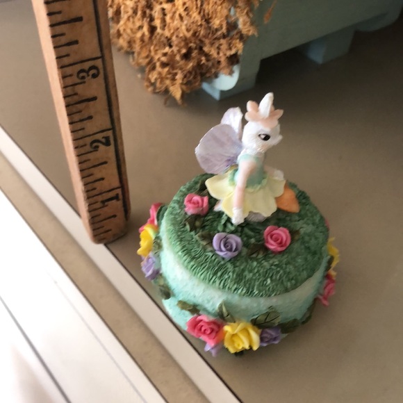 Resin dimensional bunny rabbit tooth fairy box - Picture 14 of 16